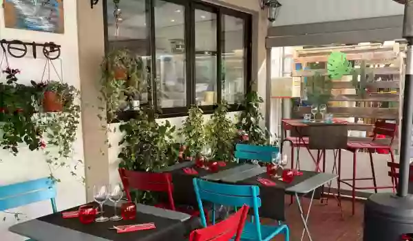 Le restaurant - Bistrot De L'Eglise - restaurant SAINTES-MARIES-DE-LA-MER - Restaurant poisson Grau du Roi